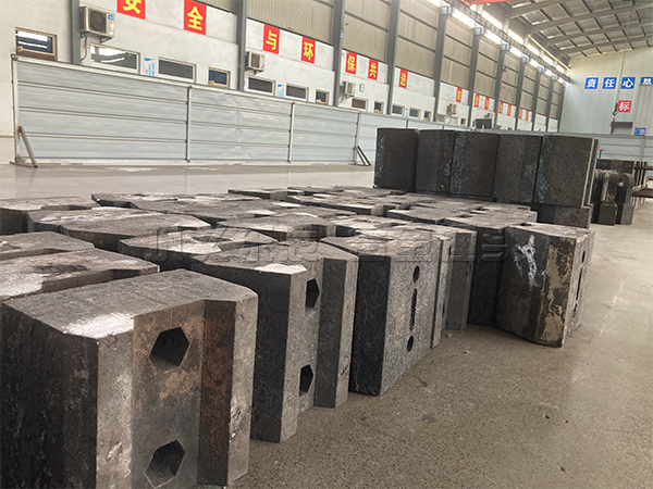 12.jpg 破碎機錘頭